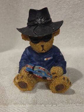 RICHARD PETTY BEAR NASCAR FIGURINE